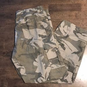 wrangler Cargo camo pants